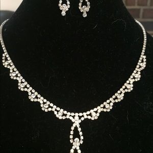 STUNNING necklace and earring crystal set